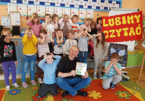 Projekt edukacyjno – czytelniczy ,,Lubimy czytać” pod hasłem ,,Książka przyjacielem dziecka” z udziałem rodziców grupy V