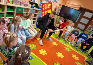 Projekt edukacyjno – czytelniczy ,,Lubimy czytać” pod hasłem ,,Książka przyjacielem dziecka” z udziałem rodziców grupy V