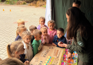 "Zabawy z dawnych lat" - dzień otwarty w Powiatowej Stacji Sanitarno - Epidemiologicznej w Koninie - gr.X
