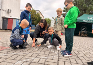 "Zabawy z dawnych lat" - dzień otwarty w Powiatowej Stacji Sanitarno - Epidemiologicznej w Koninie - gr.X