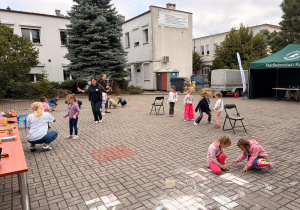 "Zabawy z dawnych lat" - dzień otwarty w Powiatowej Stacji Sanitarno - Epidemiologicznej w Koninie - gr.X