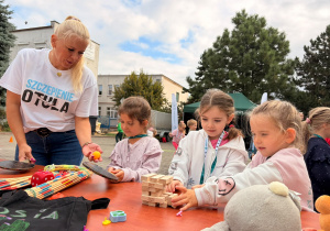 "Zabawy z dawnych lat" - dzień otwarty w Powiatowej Stacji Sanitarno - Epidemiologicznej w Koninie - gr.X