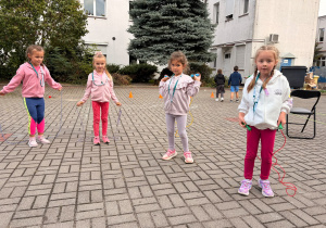 "Zabawy z dawnych lat" - dzień otwarty w Powiatowej Stacji Sanitarno - Epidemiologicznej w Koninie - gr.X