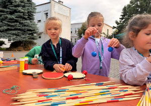"Zabawy z dawnych lat" - dzień otwarty w Powiatowej Stacji Sanitarno - Epidemiologicznej w Koninie - gr.X