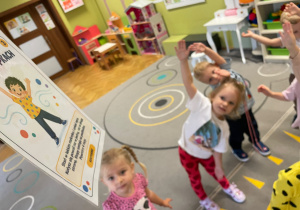 Kropka ruszyła w świat… a my razem z nią! Dzień Kropki w grupie I