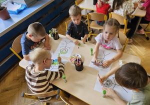 "Kropka w roli głównej..."- grupa IV