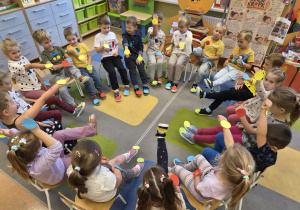 „ Każdy swoją kropkę ma ….” - Międzynarodowy Dzień Kropki w grupie IX