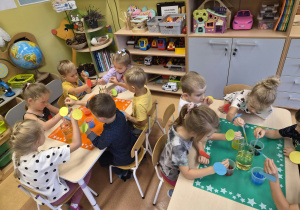 „ Każdy swoją kropkę ma ….” - Międzynarodowy Dzień Kropki w grupie IX