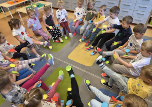 „ Każdy swoją kropkę ma ….” - Międzynarodowy Dzień Kropki w grupie IX