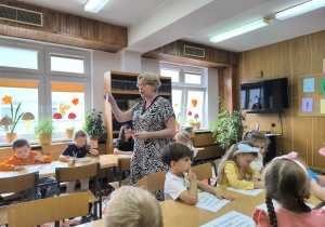 Świętujemy Międzynarodowy Dzień Kropki z filią „Medyczną” MBP w Koninie – gr. XI