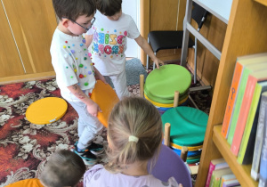 Świętujemy Międzynarodowy Dzień Kropki z filią „Medyczną” MBP w Koninie – gr. XI