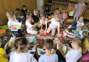 Świętujemy Międzynarodowy Dzień Kropki z filią „Medyczną” MBP w Koninie – gr. XI