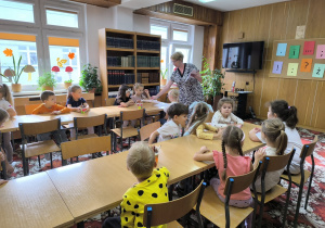 Świętujemy Międzynarodowy Dzień Kropki z filią „Medyczną” MBP w Koninie – gr. XI