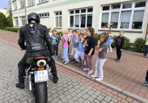 „Brrruum! Cała naprzód ku nowej przygodzie…!”- czyli wizyta tatusia Antosi z gr. XI i jego fascynująca pasja do motorów