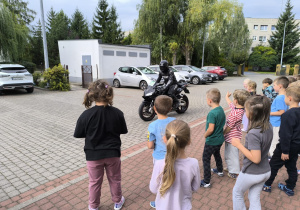 „Brrruum! Cała naprzód ku nowej przygodzie…!”- czyli wizyta tatusia Antosi z gr. XI i jego fascynująca pasja do motorów