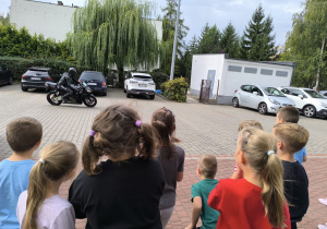 „Brrruum! Cała naprzód ku nowej przygodzie…!”- czyli wizyta tatusia Antosi z gr. XI i jego fascynująca pasja do motorów