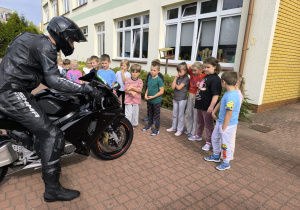 „Brrruum! Cała naprzód ku nowej przygodzie…!”- czyli wizyta tatusia Antosi z gr. XI i jego fascynująca pasja do motorów