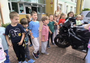 „Brrruum! Cała naprzód ku nowej przygodzie…!”- czyli wizyta tatusia Antosi z gr. XI i jego fascynująca pasja do motorów