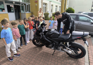 „Brrruum! Cała naprzód ku nowej przygodzie…!”- czyli wizyta tatusia Antosi z gr. XI i jego fascynująca pasja do motorów
