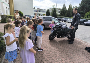 „Brrruum! Cała naprzód ku nowej przygodzie…!”- czyli wizyta tatusia Antosi z gr. XI i jego fascynująca pasja do motorów
