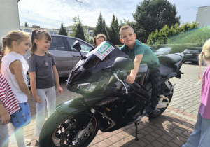 „Brrruum! Cała naprzód ku nowej przygodzie…!”- czyli wizyta tatusia Antosi z gr. XI i jego fascynująca pasja do motorów