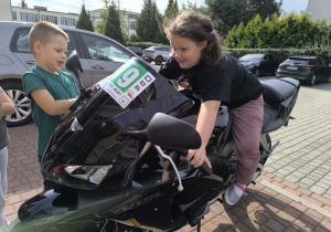„Brrruum! Cała naprzód ku nowej przygodzie…!”- czyli wizyta tatusia Antosi z gr. XI i jego fascynująca pasja do motorów