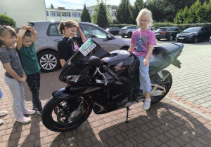 „Brrruum! Cała naprzód ku nowej przygodzie…!”- czyli wizyta tatusia Antosi z gr. XI i jego fascynująca pasja do motorów