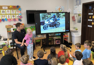 „Brrruum! Cała naprzód ku nowej przygodzie…!”- czyli wizyta tatusia Antosi z gr. XI i jego fascynująca pasja do motorów