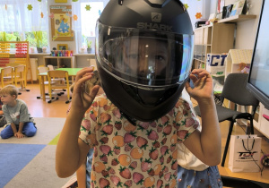 „Brrruum! Cała naprzód ku nowej przygodzie…!”- czyli wizyta tatusia Antosi z gr. XI i jego fascynująca pasja do motorów