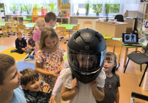 „Brrruum! Cała naprzód ku nowej przygodzie…!”- czyli wizyta tatusia Antosi z gr. XI i jego fascynująca pasja do motorów