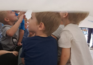 "Razem raźniej, razem weselej..." Spotkanie integrujące dzieci z grup VIII i IX z uczennicami SP 15 ze Szkolnego Klubu Wolontariatu.