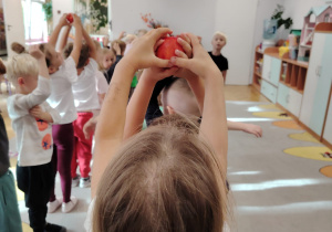 Dzień jabłka w grupie VI