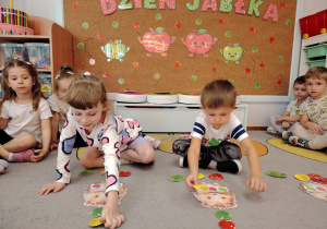 Dzień jabłka w grupie VI
