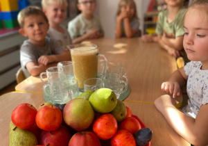 Dzień jabłka w grupie VI