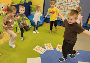 "Jesienią, jesienią jabłuszka się rumienią"- grupa IV