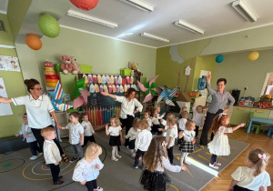 Już od dzisiaj przyrzekamy, że przedszkole pokochamy! Pasowanie na przedszkolaka w grupie I