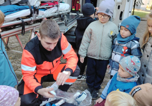 Spotkanie z Ratownikiem medycznym i pokaz karetki