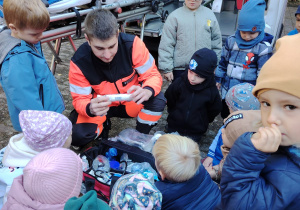 Spotkanie z Ratownikiem medycznym i pokaz karetki