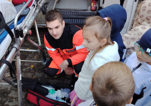 Spotkanie z Ratownikiem medycznym i pokaz karetki