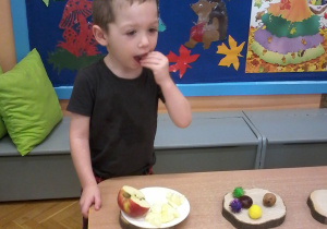 "Jesień zmysłami maluszków"– innowacja pedagogiczna w grupie III