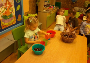 "Jesień zmysłami maluszków"– innowacja pedagogiczna w grupie III