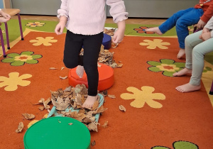 "Jesień zmysłami maluszków"– innowacja pedagogiczna w grupie III