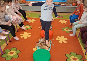 "Jesień zmysłami maluszków"– innowacja pedagogiczna w grupie III
