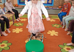 "Jesień zmysłami maluszków"– innowacja pedagogiczna w grupie III