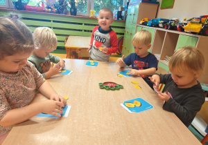 „Z Panią Jesień odkrywamy skarby jesieni”- projekt edukacyjny w grupie II