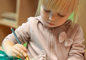„Z Panią Jesień odkrywamy skarby jesieni”- projekt edukacyjny w grupie II