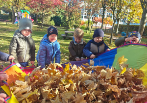 „Z Panią Jesień odkrywamy skarby jesieni”- projekt edukacyjny w grupie II