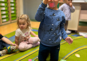 „Z Panią Jesień odkrywamy skarby jesieni”- projekt edukacyjny w grupie II