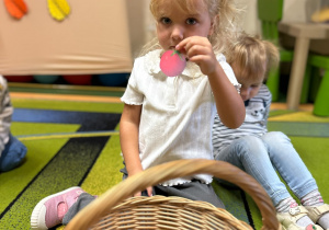 „Z Panią Jesień odkrywamy skarby jesieni”- projekt edukacyjny w grupie II