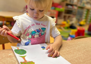 „Z Panią Jesień odkrywamy skarby jesieni”- projekt edukacyjny w grupie II